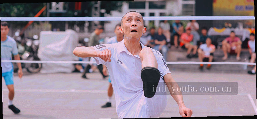 多条分叉线条汇聚到一张答案卡片的抽象示意图